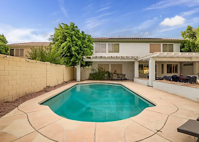 Relaxing 5br Family Pool Moder Сasa de vacaciones *