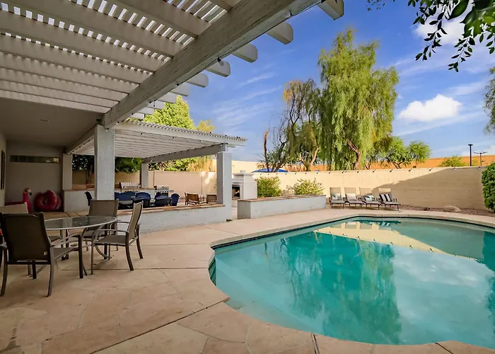 Relaxing 5br Family Pool Moder Сasa de vacaciones *
