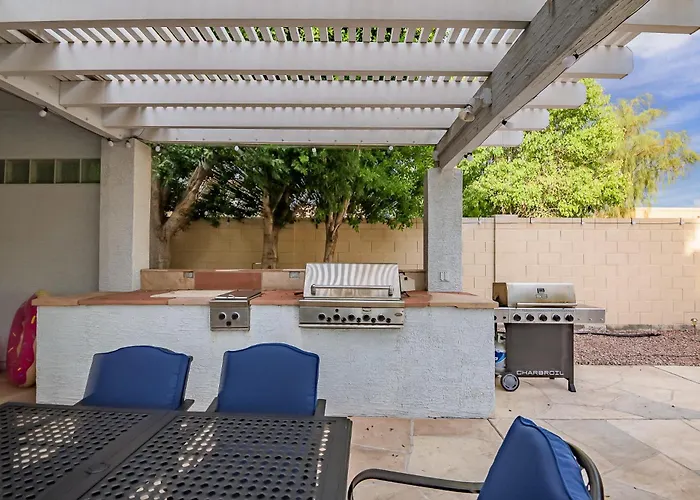 Relaxing 5br Family Pool Moder Сasa de vacaciones *